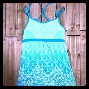 Athleta S - criss cross tank